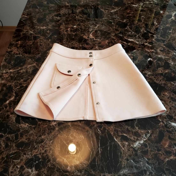 UNIF | Valen Skirt in Baby Pink - Picture 2 of 8